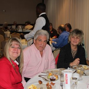 Employees eating at Annual Meeting